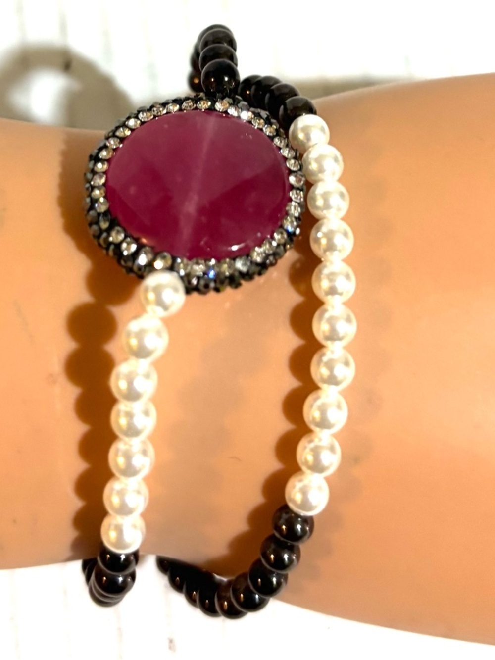 Women's Pearl and Black Bead Bracelet with Fuchsia Center Stone